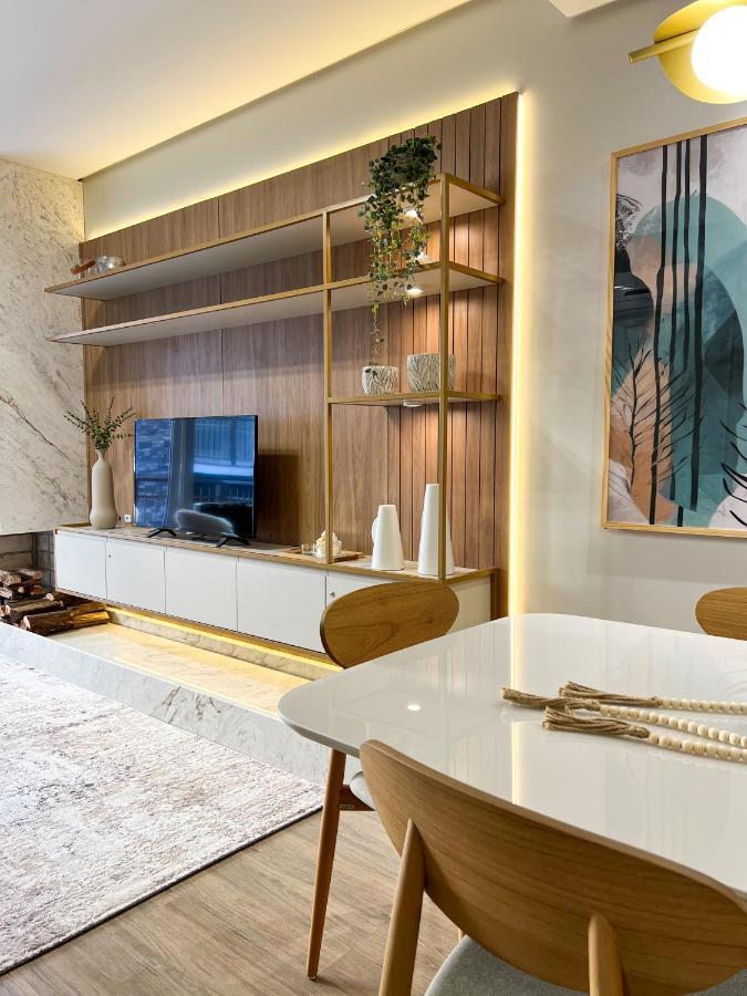 Apto Moderno Com Lareira, Piscina Aquecida E Infra Completo Em 그라마도 외부 사진
