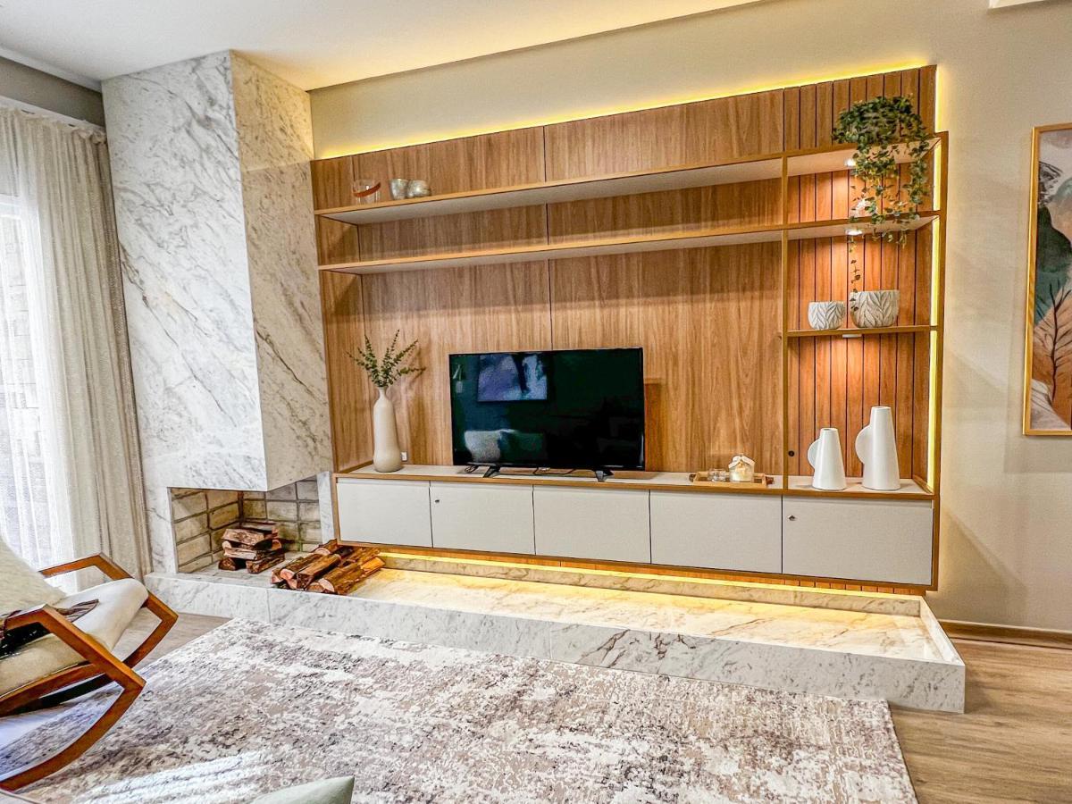 Apto Moderno Com Lareira, Piscina Aquecida E Infra Completo Em 그라마도 외부 사진