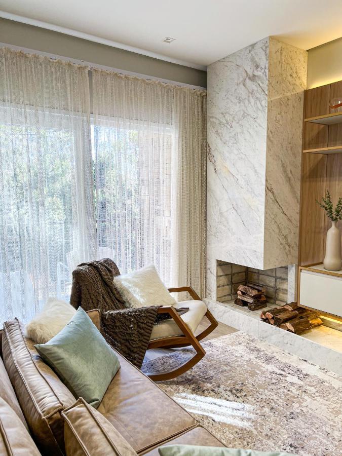 Apto Moderno Com Lareira, Piscina Aquecida E Infra Completo Em 그라마도 외부 사진